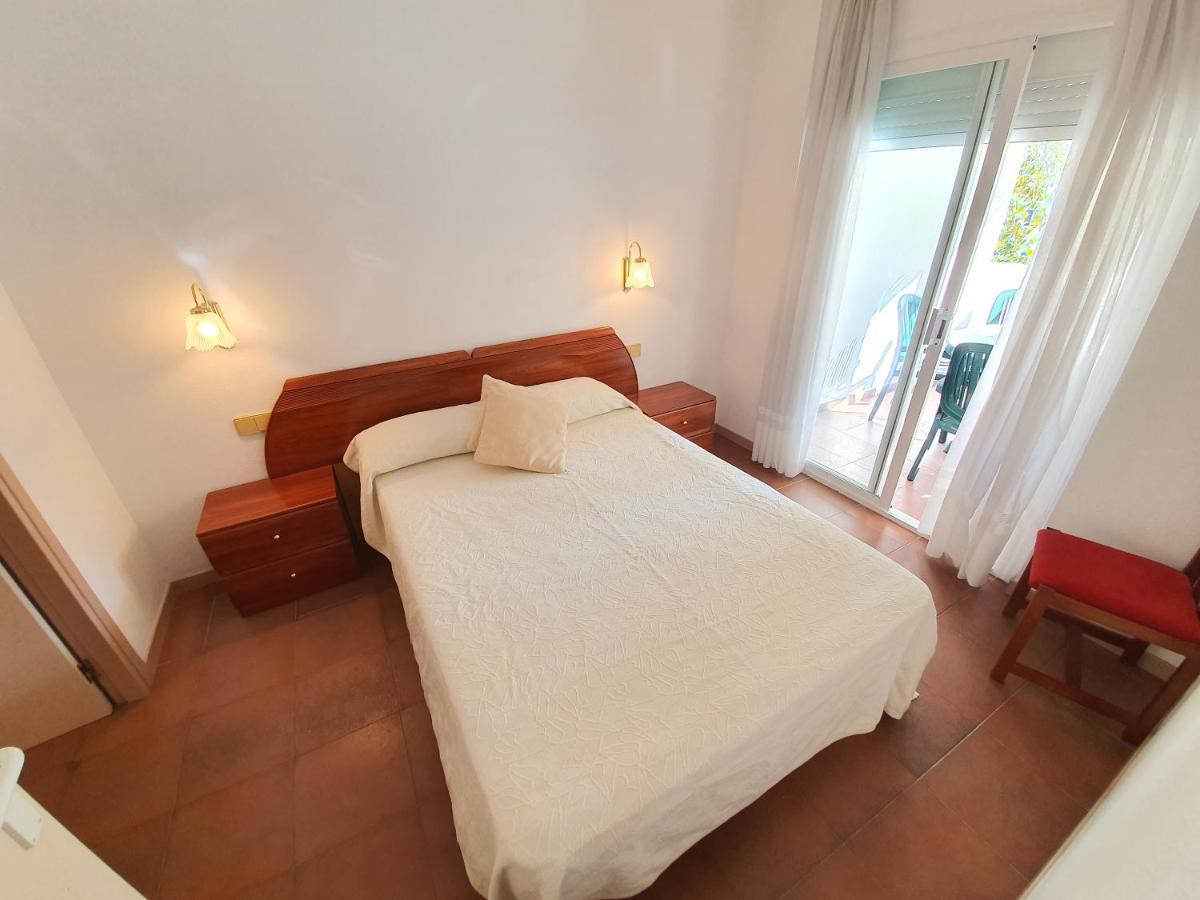 Apartamento Royal Marine Deluxe روساس المظهر الخارجي الصورة
