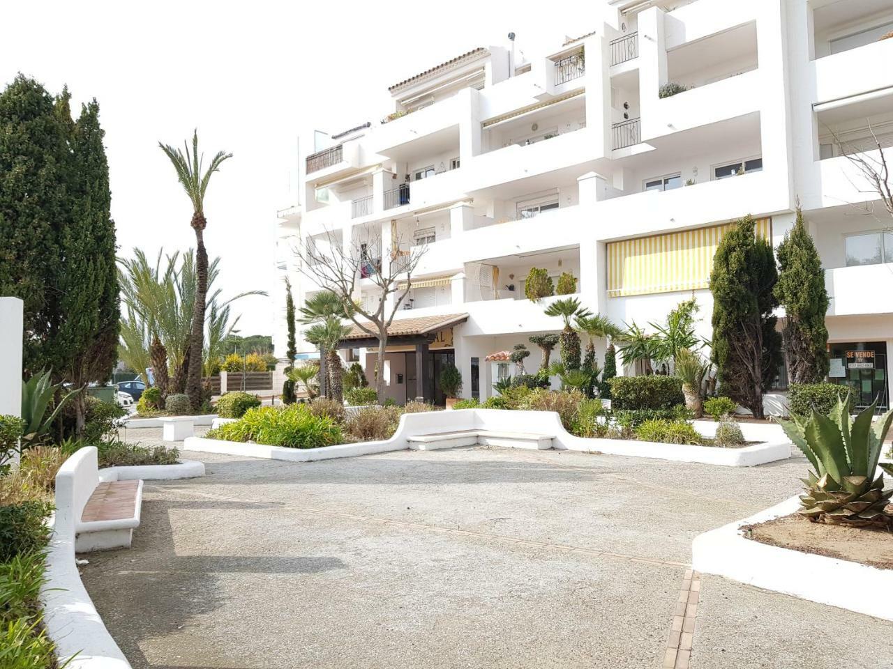 Apartamento Royal Marine Deluxe روساس المظهر الخارجي الصورة