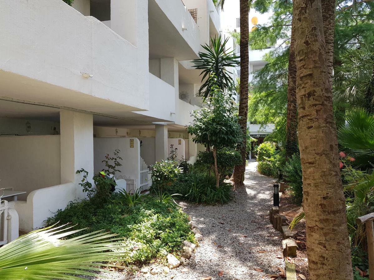 Apartamento Royal Marine Deluxe روساس المظهر الخارجي الصورة
