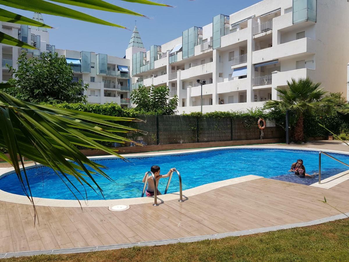Apartamento Royal Marine Deluxe روساس المظهر الخارجي الصورة