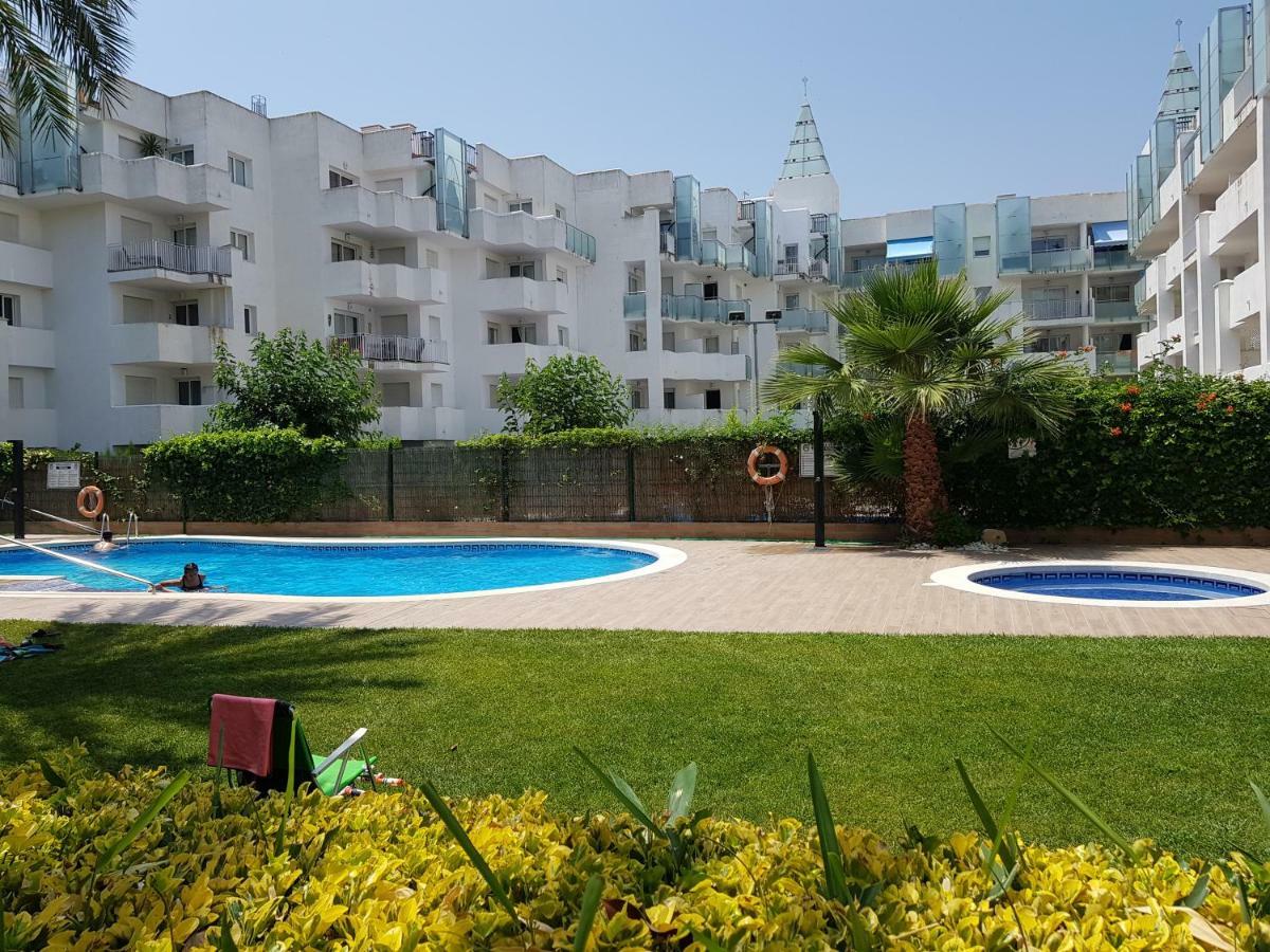 Apartamento Royal Marine Deluxe روساس المظهر الخارجي الصورة